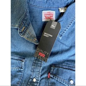 Levi’s Medium Wash Denim Long Sleeve Top, SM, NWT
